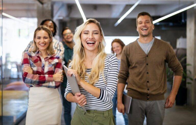 successful-company-with-happy-employees-in-modern-office